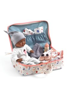   Djeco: Pomea Játékbaba kiegészítőkkel - Cseri bőröndje - Cerise's suitcase